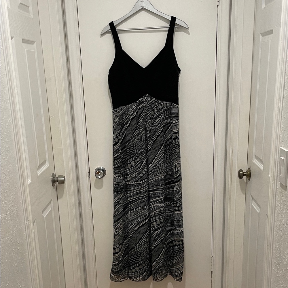 Elegant Black and Gray Maxi Dress